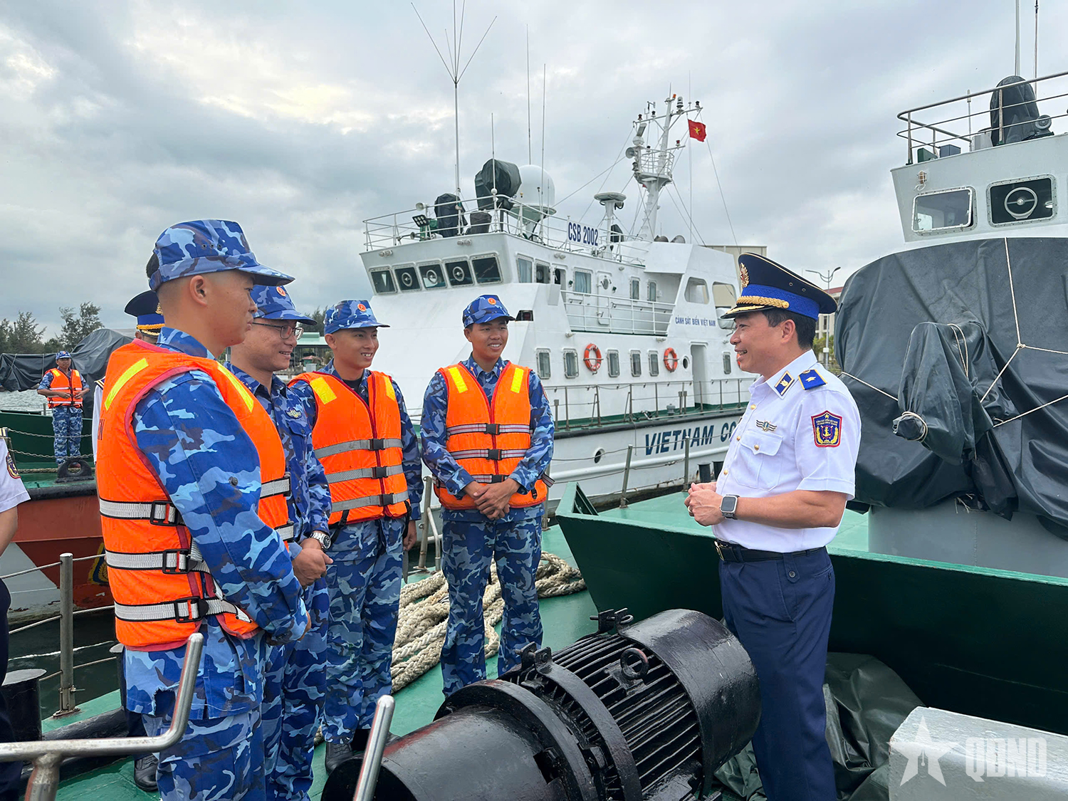 Tàu Cảnh sát biển 2001 lên đường trực Tết trên biển